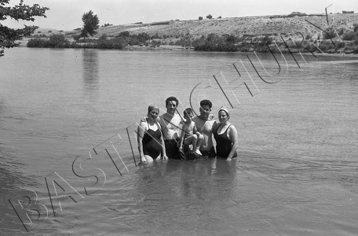 Bañistas en Malpica de Tajo en 1958