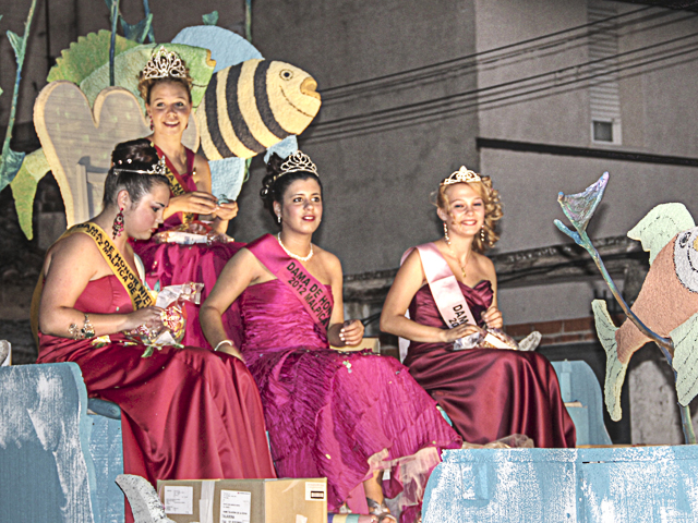 Reina y damas de honor de las Nieves 2012 en Malpica