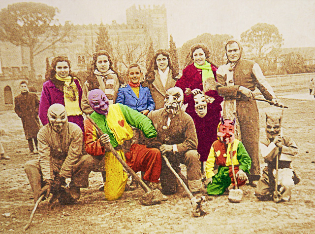 Grupo de amigos con morraches (1956)