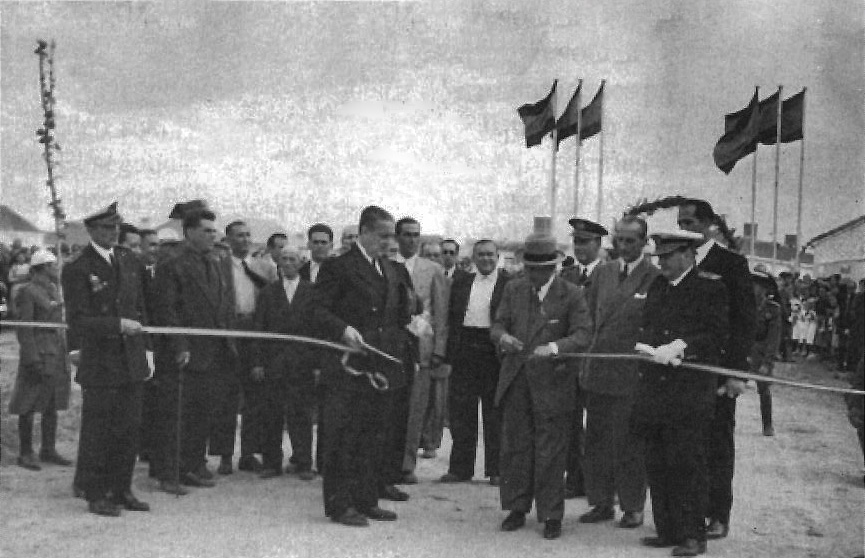 Inauguración de Bernuy por Franco en 1949