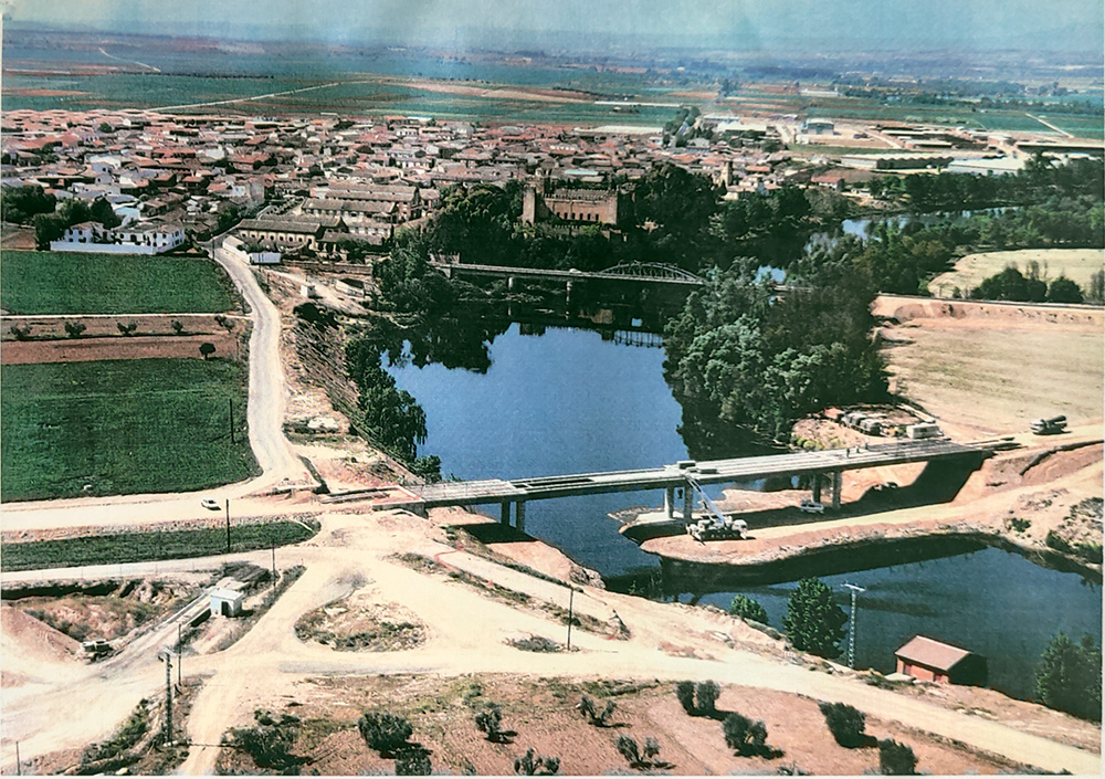 El puente nuevo de Malpica de Tajo en plena construcción