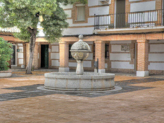 El pilón de la plaza de la Libertad en Bernuy (Toledo)