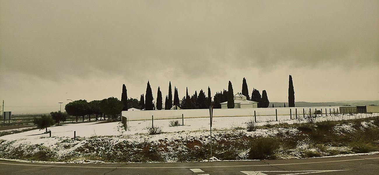 El cementerio de Malpica de Tajo nevado