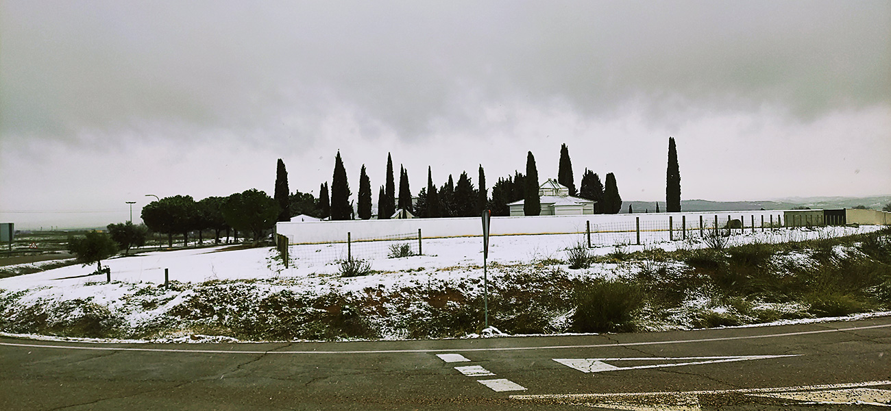 El cementerio de Malpica de Tajo nevado
