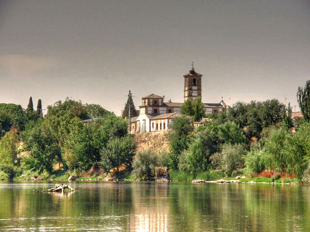 Iglesia de Malpica vista desde el río