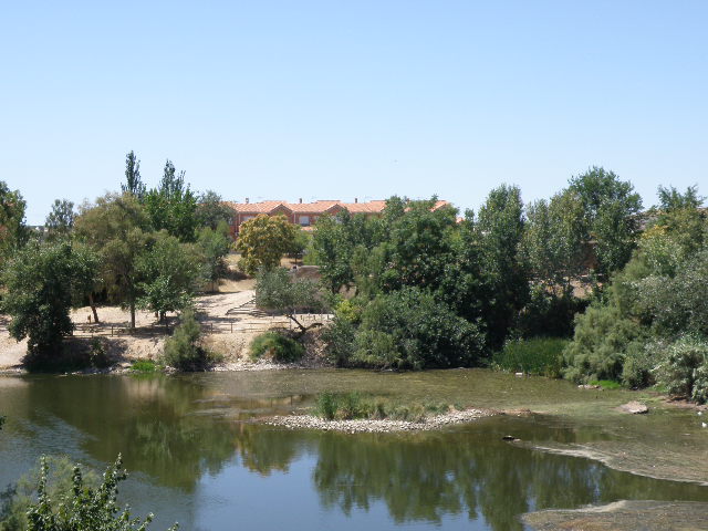 La fuente de los tres caños y el río Tajo en Malpica de Tajo