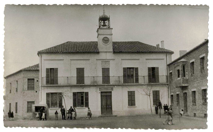 Foto del ayuntamiento de Malpica de Tajo en 1959