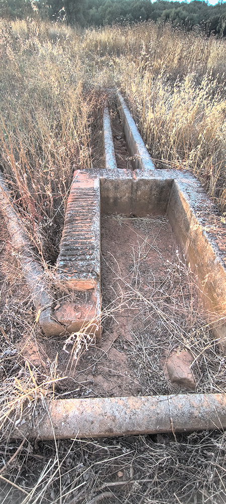 Pilón y bebederos del pozo del Vaqueril Alto